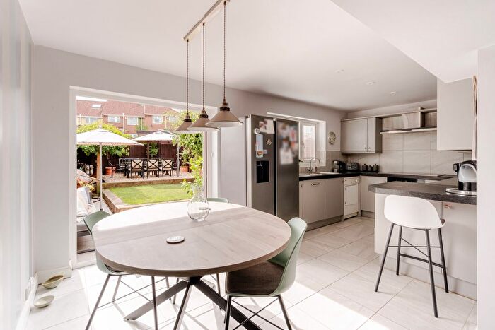 3 Bedroom Semi-Detached House For Sale In Fairlyn Drive, Kingswood, Bristol, BS15
