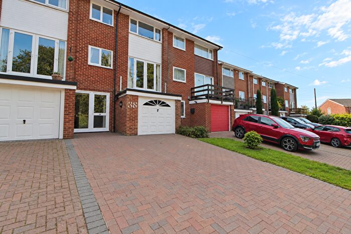 4 Bedroom Terraced House For Sale In Cypress Crescent, Lovedean, PO8