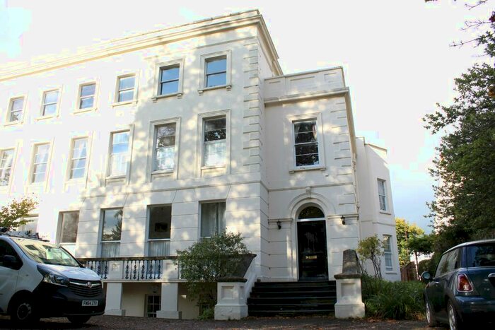 2 Bedroom Flat To Rent In London Road, GL52