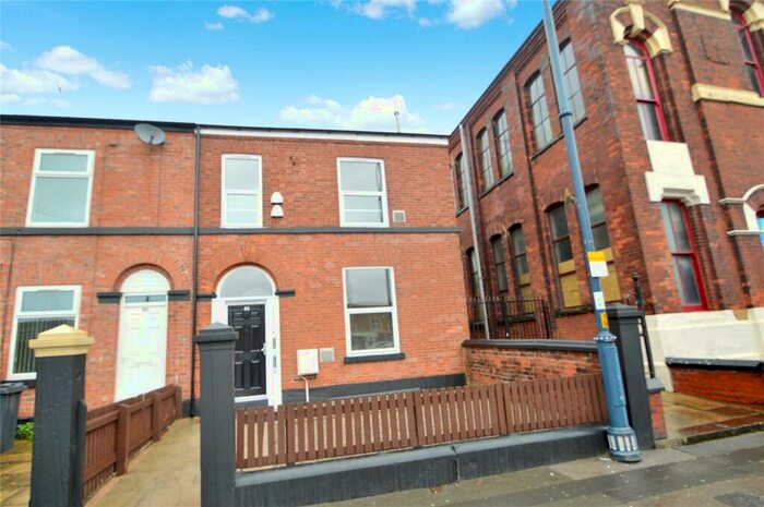 2 Bedroom Flat To Rent In Wellington Road, Ashton-under-Lyne, Greater Manchester, OL6