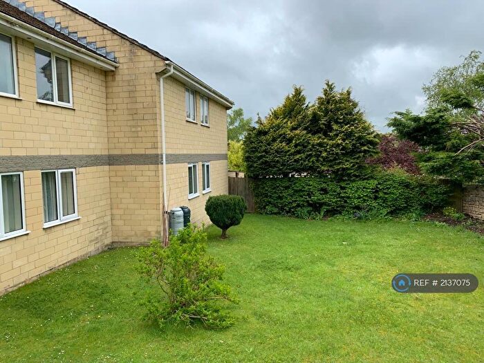 2 Bedroom Flat To Rent In Greenway Court, Bath, BA2