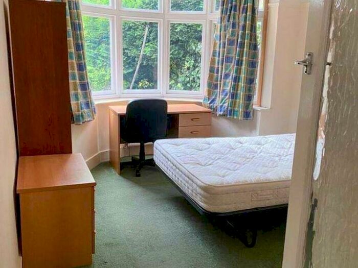 4 Bedroom Semi-Detached House To Rent In Bournbrook Road - Bath Student Property, B29