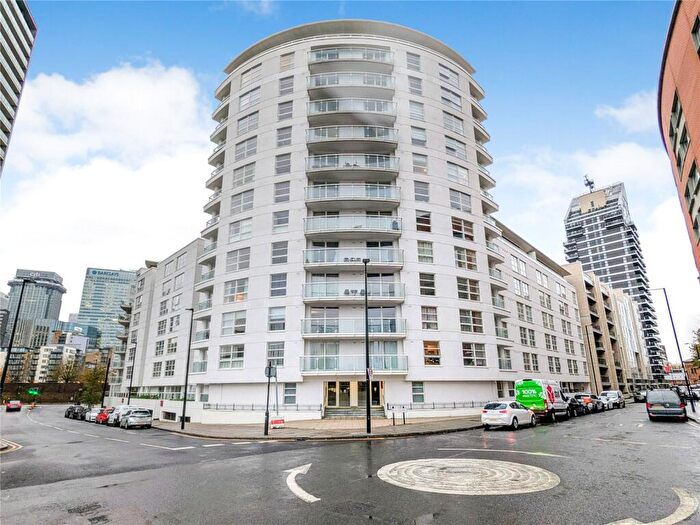 3 Bedroom Apartment To Rent In Blackwall Way, London, E14