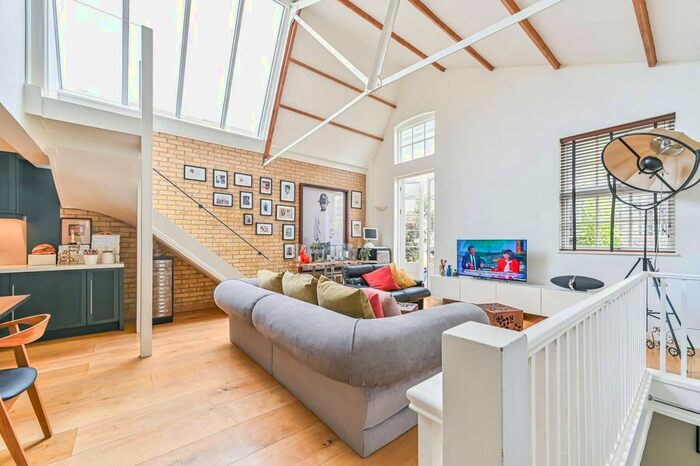 3 Bedroom Maisonette To Rent In Welmar Mews, Clapham Park, London, SW4