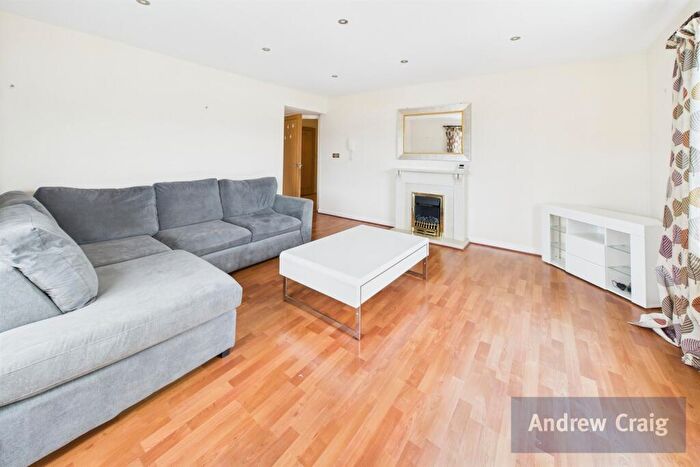 3 Bedroom Apartment For Sale In Louise House, Sunderland, SR2
