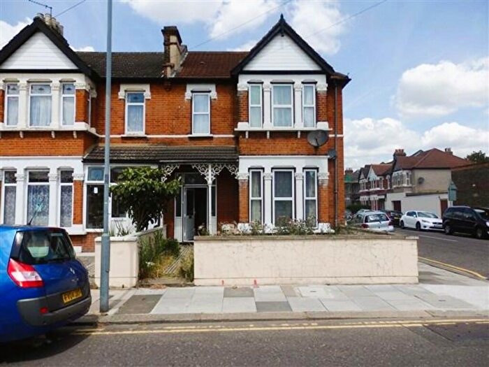 4 Bedroom End Of Terrace House To Rent In Breamore Road, Seven Kings, IG3