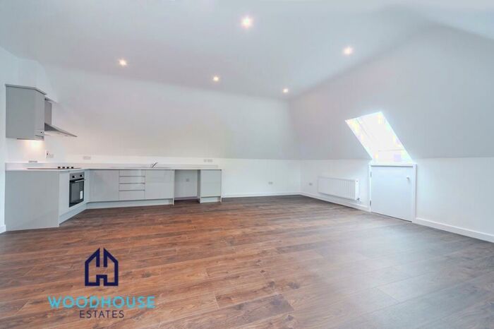 2 Bedroom Flat To Rent In Forest Court, E4