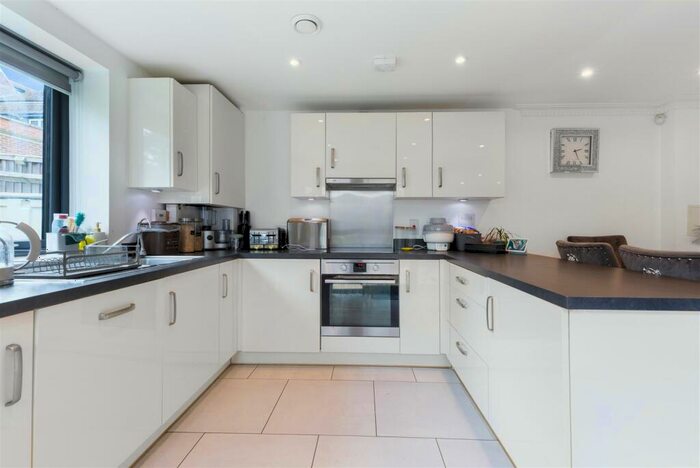 4 Bedroom House To Rent In Blanchland Road, Morden, SM4