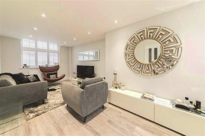 1 Bedroom Flat To Rent In New Row, London, WC2N