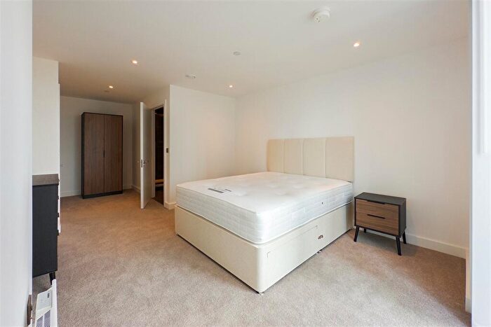 2 Bedroom Apartment To Rent In The Blade, M15