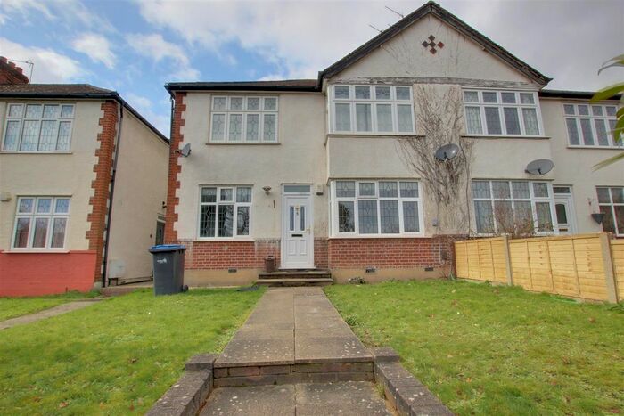 2 Bedroom Flat To Rent In Nestor Avenue, London, N21