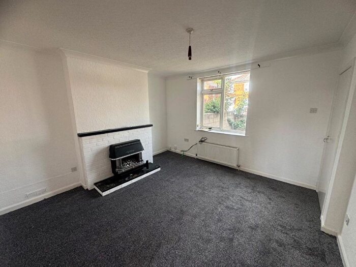 3 Bedroom Semi-detached House To Rent In Wheatcroft, Castleford, WF10