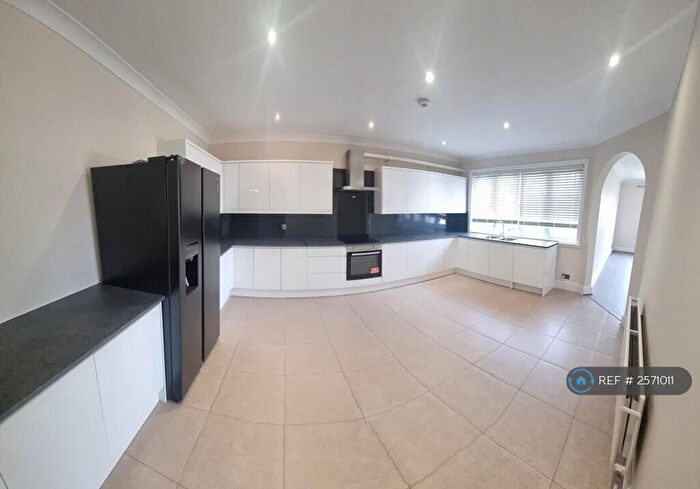 3 Bedroom Flat To Rent In Finchley Road, London, NW11