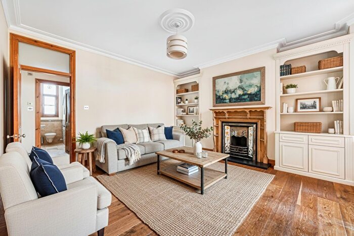 2 Bedroom Flat To Rent In Sutton Court, Fauconberg Road, W4