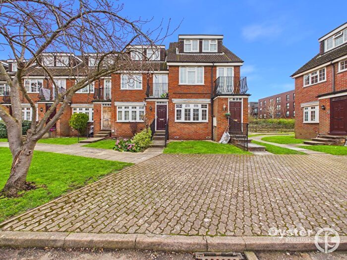 1 Bedroom Flat To Rent In Bramble Close, Stanmore, HA7