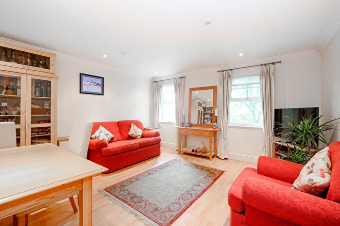 1 Bedroom Flat To Rent In Kings Road, Richmond, TW10