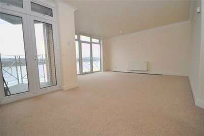 2 Bedroom Flat To Rent In Valetta Way, Rochester, ME1