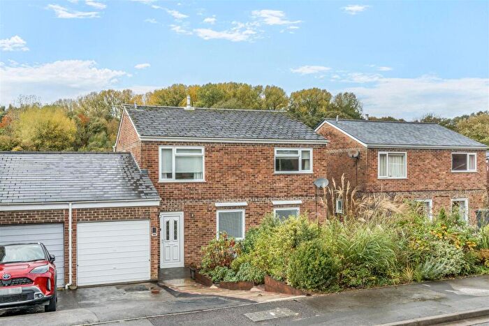 4 Bedroom Link Detached House For Sale In Hunts Mead, Bromham, SN15