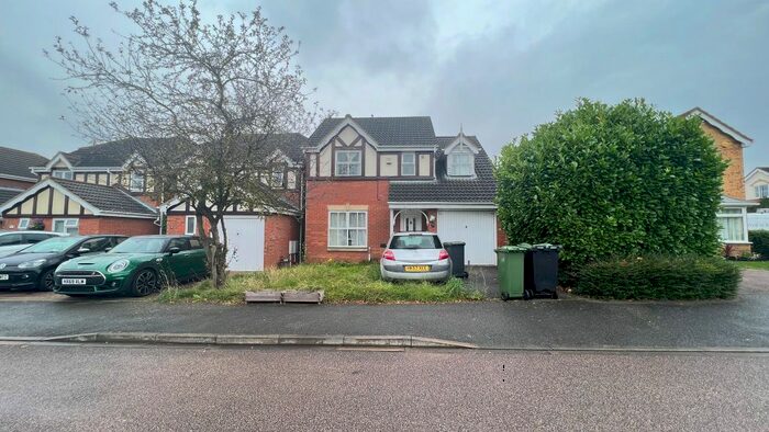 4 Bedroom Semi-Detached House To Rent In Montgomery Avenue, Shefford, SG17