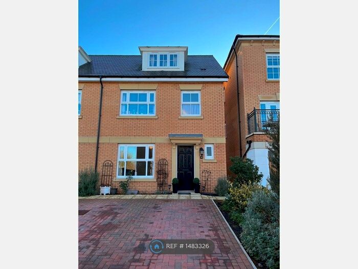 4 Bedroom Semi-Detached House To Rent In Salmons Yard, Newport Pagnell, MK16