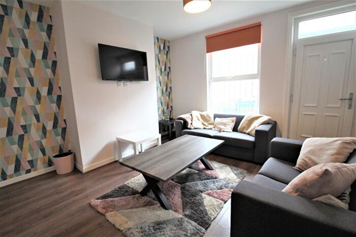 5 Bedroom Terraced House To Rent In Thornville Road, Hyde Park, Leeds, LS6