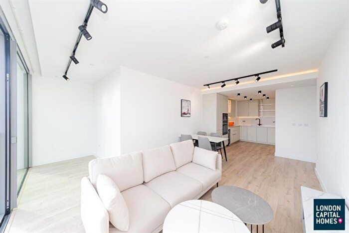 3 Bedroom Apartment To Rent In Valencia Tower, Bollinder Place, London, EC1V