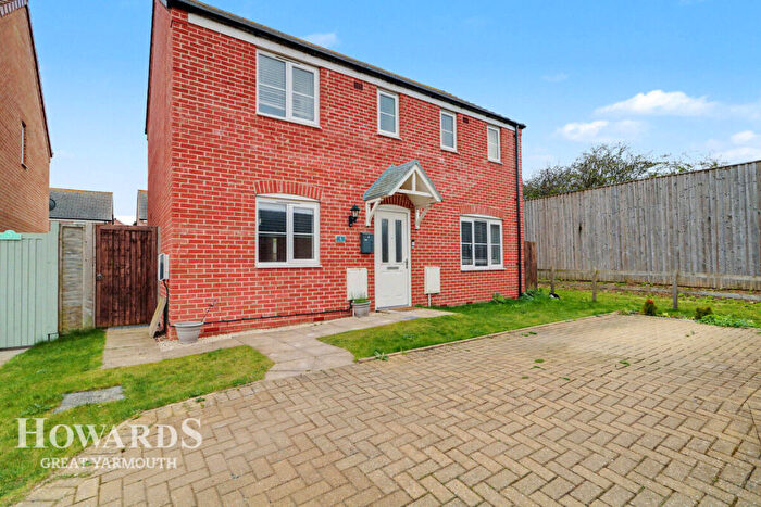 4 Bedroom End Of Terrace House For Sale In Thurston Close, Ormesby, NR29