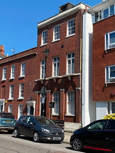 2 Bedroom Flat To Rent In High Street, Portsmouth, PO1