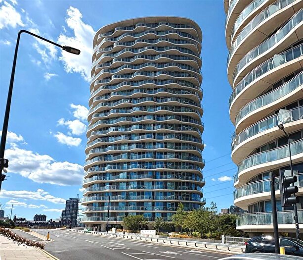 1 Bedroom Flat To Rent In Hoola Building, Royal Docks, London, E16