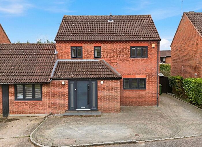 3 Bedroom Link Detached House For Sale In Adams Court, Woughton On The Green, MK6