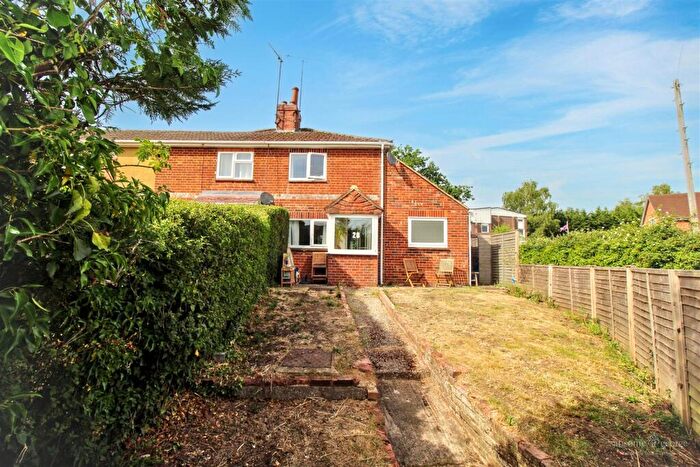 2 Bedroom Cottage For Sale In Chapel Hill, Tilehurst, Reading, RG31