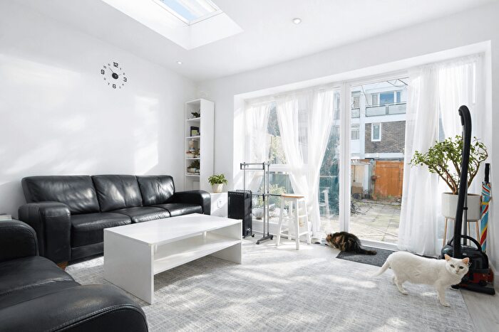 4 Bedroom Flat For Sale In Globe Road, Stepney, London, E1