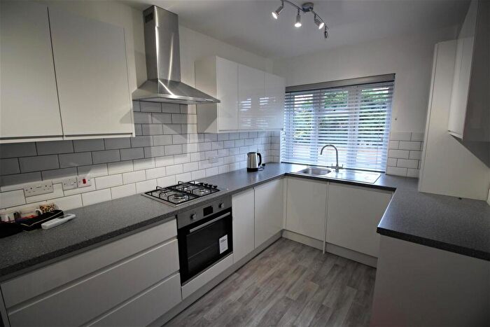 2 Bedroom Flat To Rent In Stonegrove, Edgware, HA8