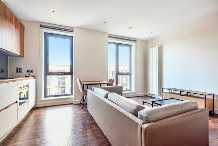 Studio To Rent In Grenan Square, Greenford, UB6