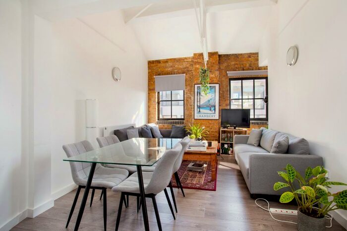 3 Bedroom Apartment To Rent In Tyssen Street London, E8