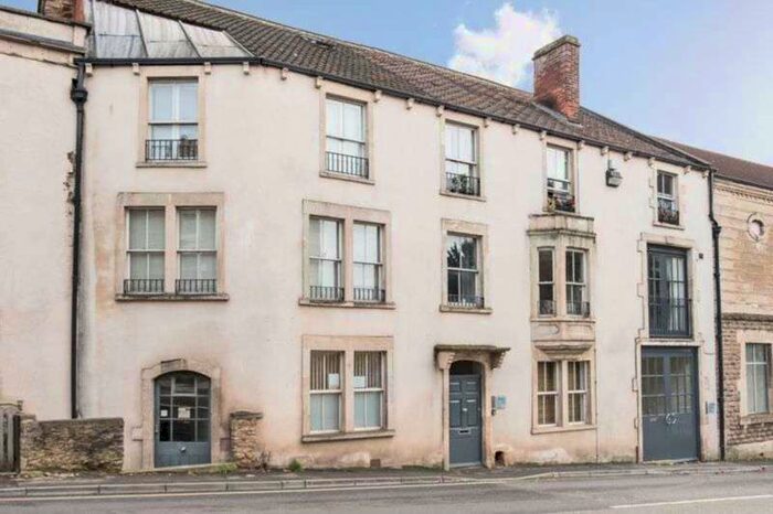 2 Bedroom Apartment To Rent In North Parade, Frome, BA11