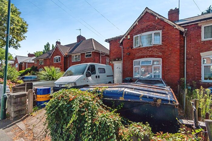 3 Bedroom Semi-Detached House For Sale In Webster Road, Walsall, WS2