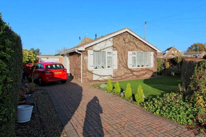 2 Bedroom Detached Bungalow For Sale In Hall Road, Sproatley, HU11