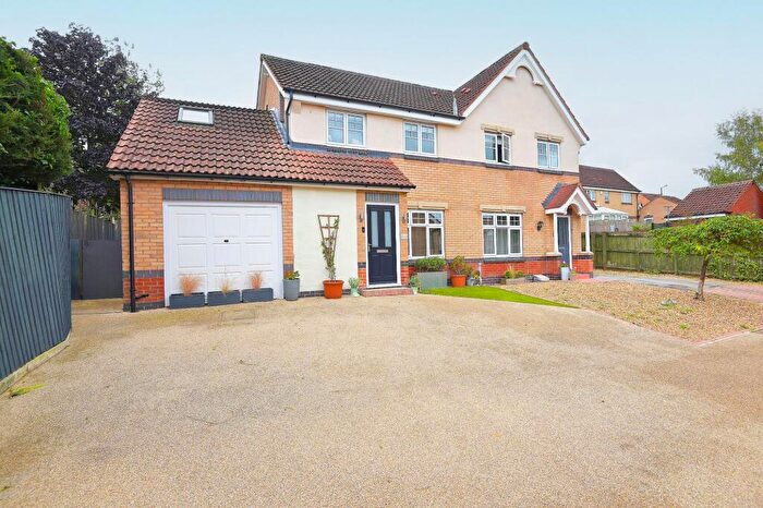4 Bedroom Semi Detached House For Sale In Angelica Close, Killinghall, HG3