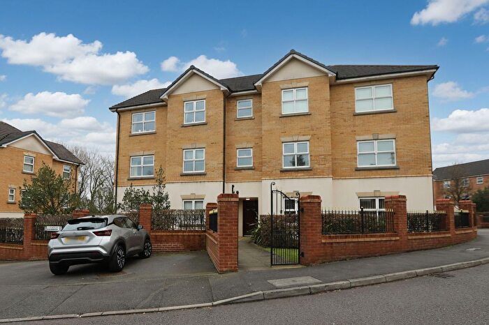 2 Bedroom Flat For Sale In Hampstead Drive, Whitefield, M45