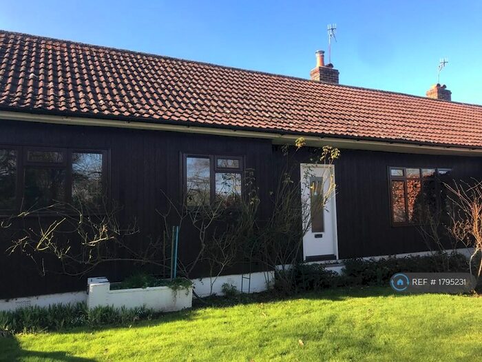 3 Bedroom Bungalow To Rent In Littleton Lane, Guildford, GU3