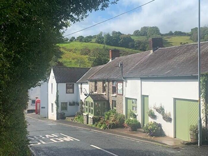 5 Bedroom Pub Retail Property / Shop For Sale In Felingwm, Carmarthen, SA32