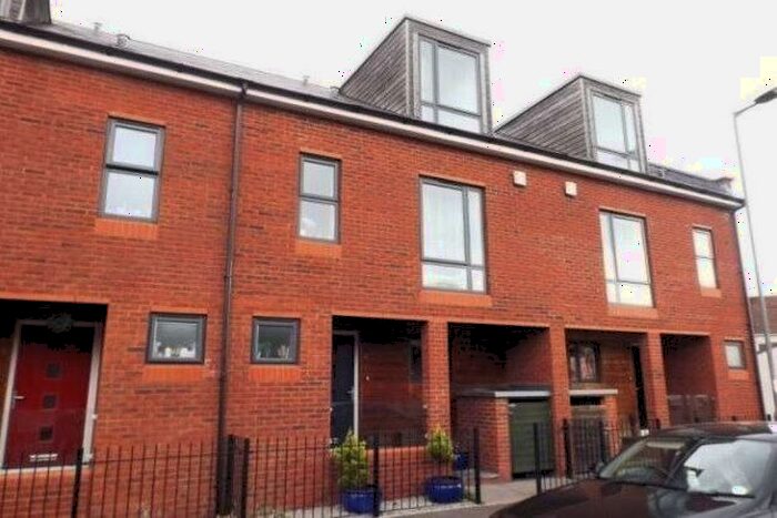4 Bedroom Town House To Rent In Ashley Mews, Bristol, BS11