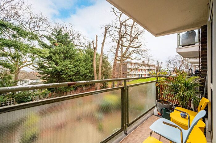 1 Bedroom Flat To Rent In Winterfold Close, Southfields, London, SW19