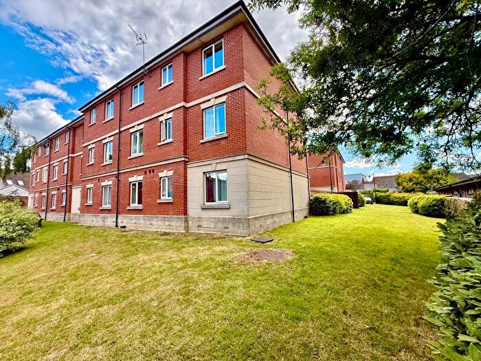 2 Bedroom Apartment For Sale In Old Town, Swindon, SN1