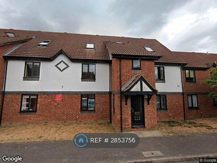 1 Bedroom Flat To Rent In Stirling Close, London, SW16