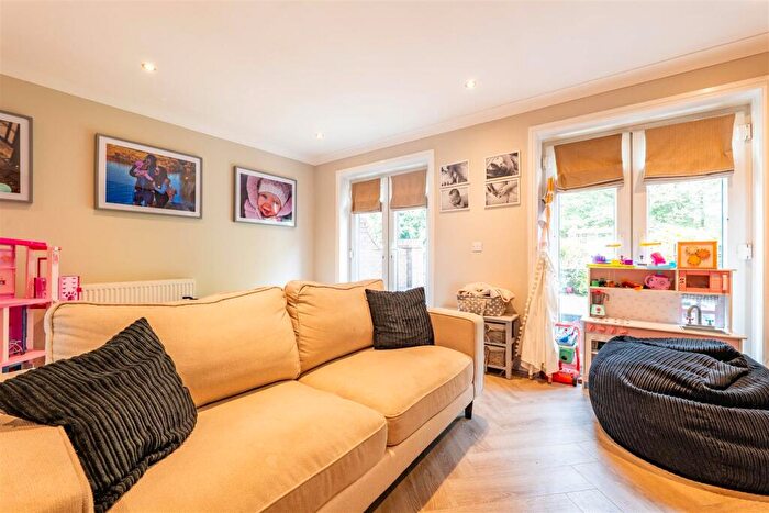 3 Bedroom Town House To Rent In Farington Court, Farington, Leyland, PR25