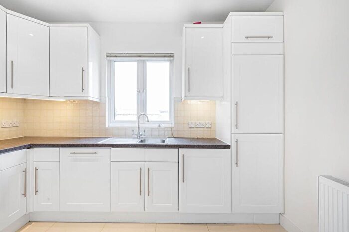 2 Bedroom Flat To Rent In Chichele Road, London, NW2