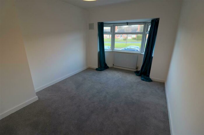 3 Bedroom House To Rent In Court Oak Road, Birmingham, B32