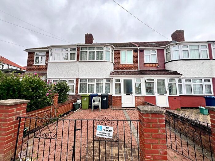 4 Bedroom Semi-Detached House To Rent In George V Way, Perivale, UB6